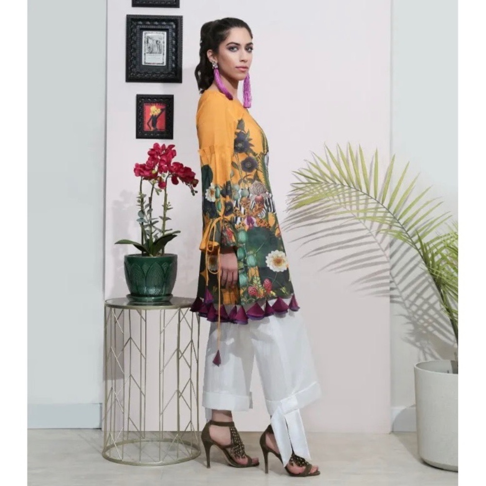 Pakistani Designer Arjumandbano Kurta